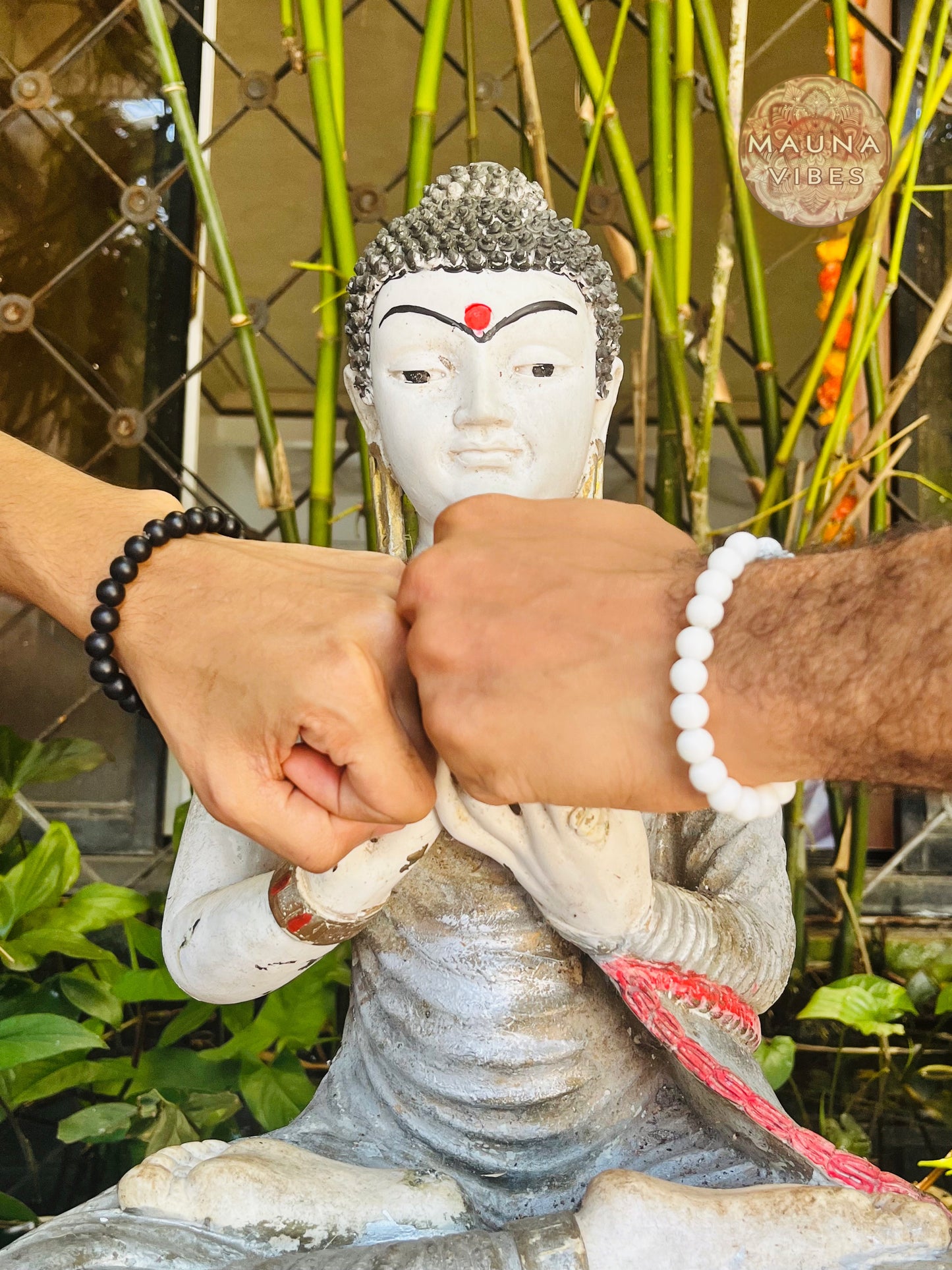 Conjunto de pulseras de ónix blanco y negro: joyería unisex que combina equilibrio yin y yang, protección y armonía.