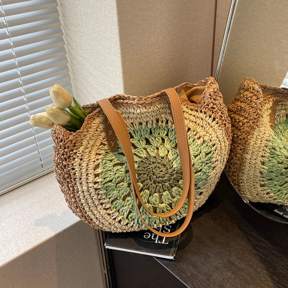 Bolso de playa bohemio de paja para mujer: un bolso con un toque de color para viajes y días de playa.