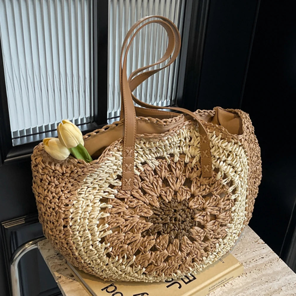 Bolso de playa bohemio de paja para mujer: un bolso con un toque de color para viajes y días de playa.
