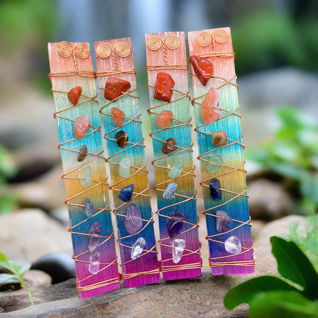 Varinha de Selenita de 7 Chakras com Placa de Arco-Íris Galvanizada – Cristais de Cura para Meditação, Reiki e Limpeza Energética