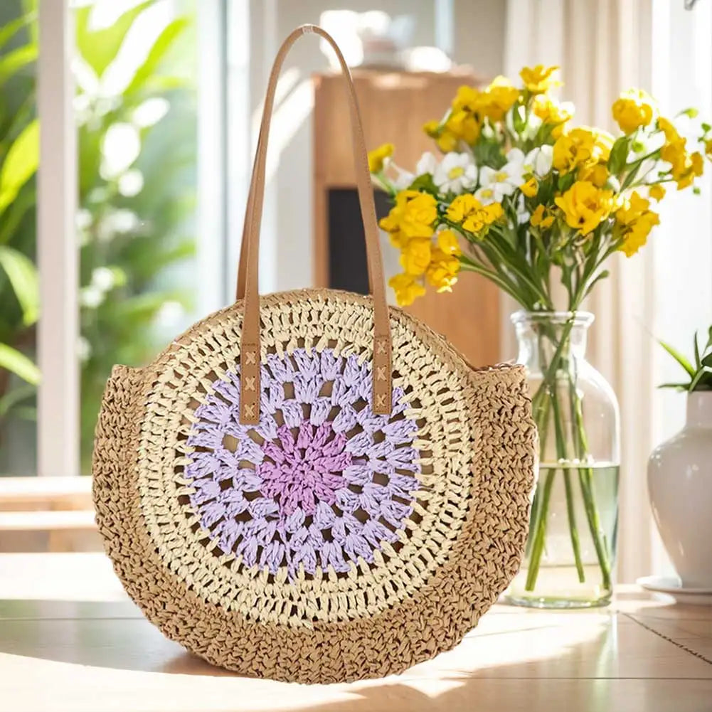 Bolso de playa bohemio de paja para mujer: un bolso con un toque de color para viajes y días de playa.