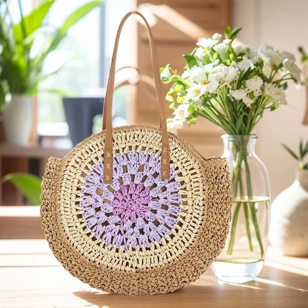 Bolso de playa bohemio de paja para mujer: un bolso con un toque de color para viajes y días de playa.