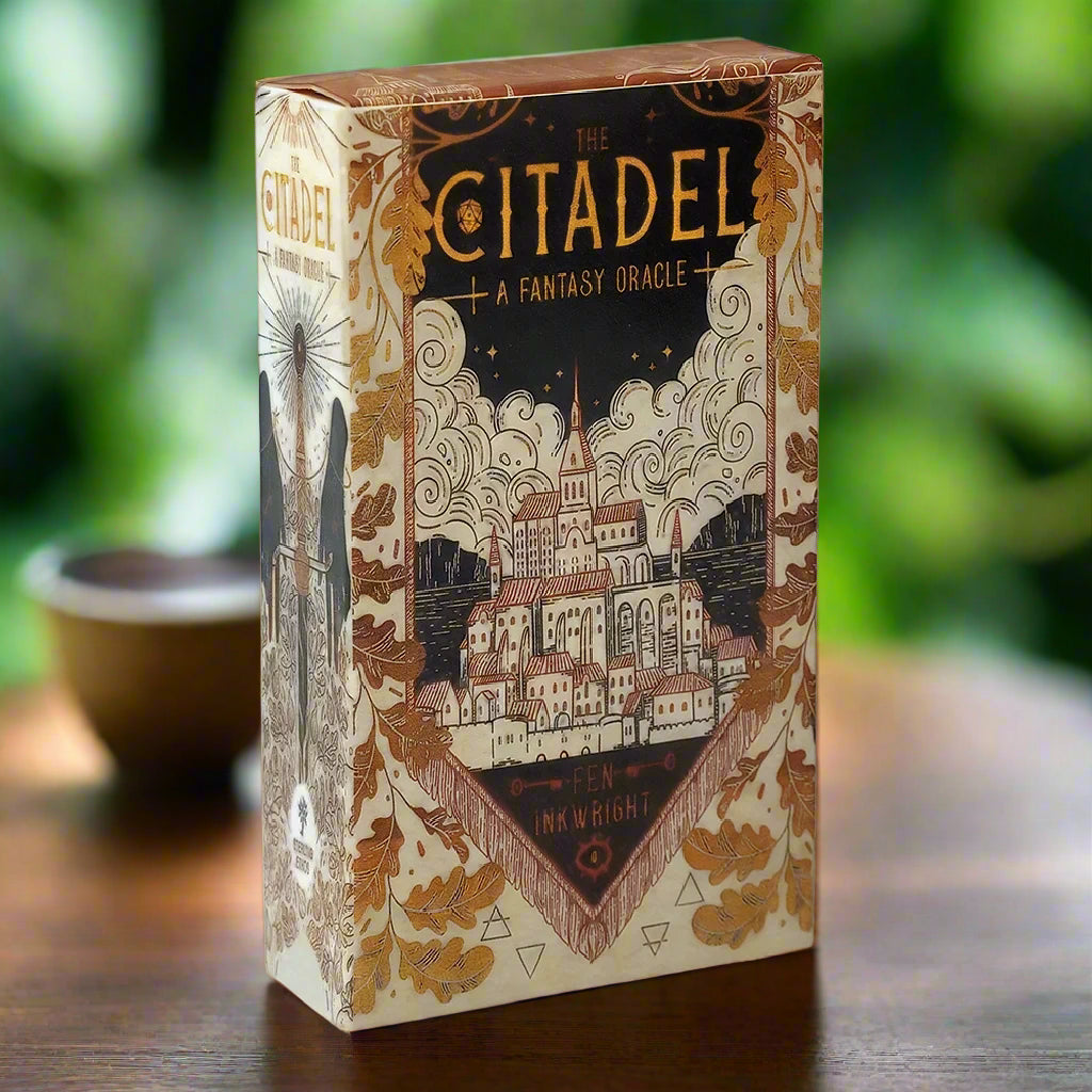 La Baraja del Oráculo de la Ciudadela: 60 cartas de Oráculo de Fantasía Mística para la Introspección y la Reflexión