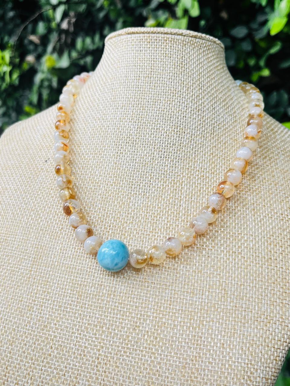 Conjunto de colar, pulseira e brincos de larimar e citrino – Pedras de cura espiritual para prosperidade, paz e amor. Coleção Stella Maris.