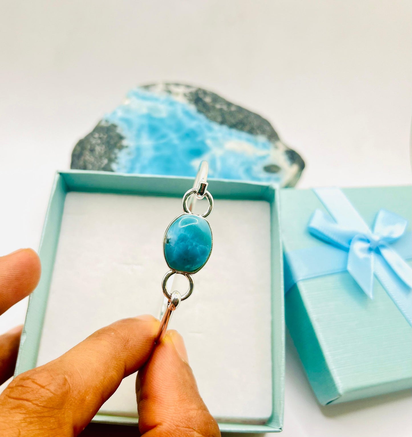 Pulsera minimalista de larimar de acero inoxidable | Piedra preciosa azul dominicana | Brazalete moderno sin cordones para mujer