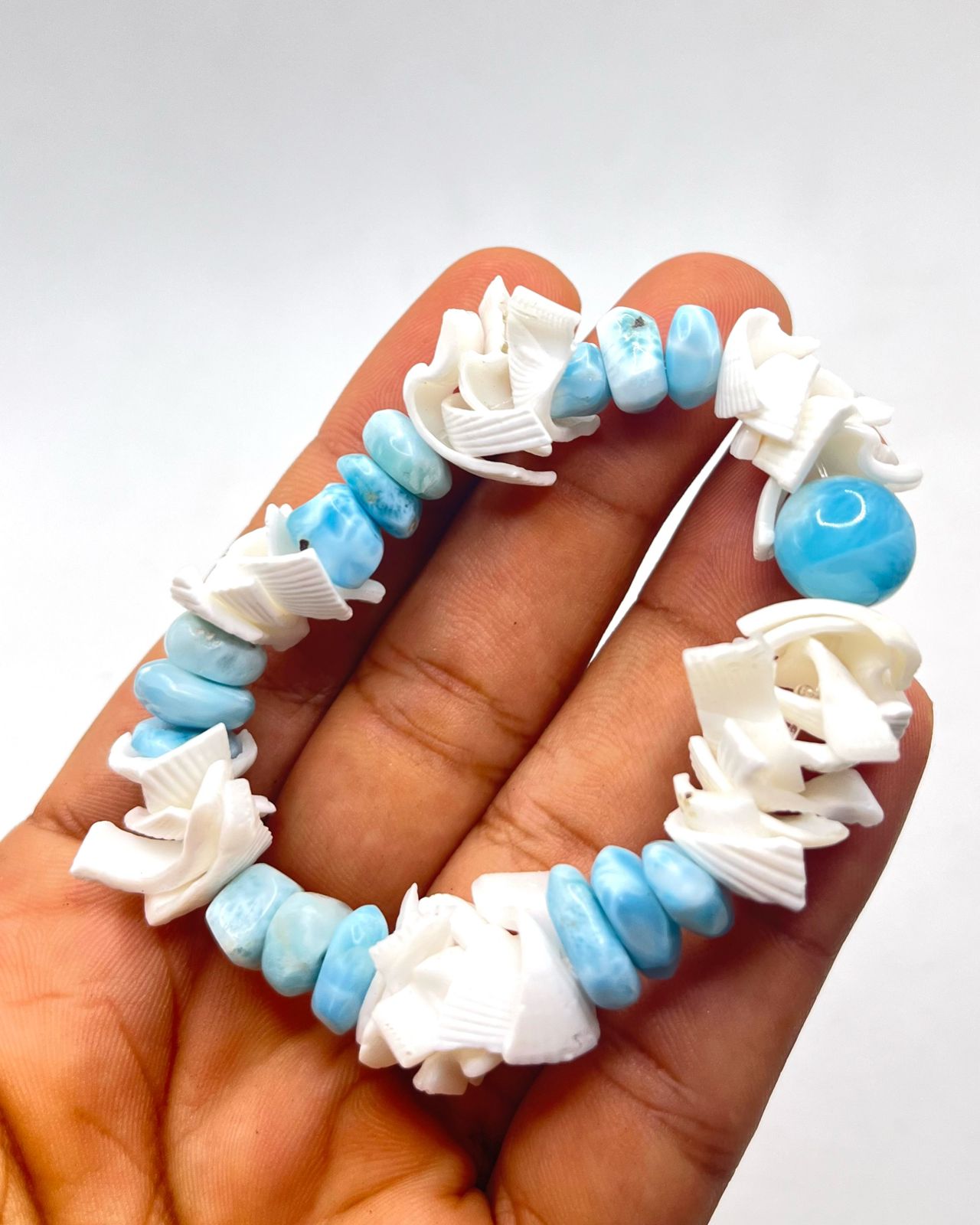 Larimar & Seashell Bracelet – Natural Larimar Chips with Center Bead | Handmade Ocean Jewelry | Christmas Gift for Her