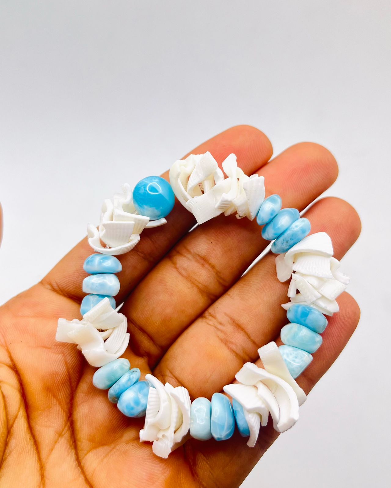 Larimar & Seashell Bracelet – Natural Larimar Chips with Center Bead | Handmade Ocean Jewelry | Christmas Gift for Her