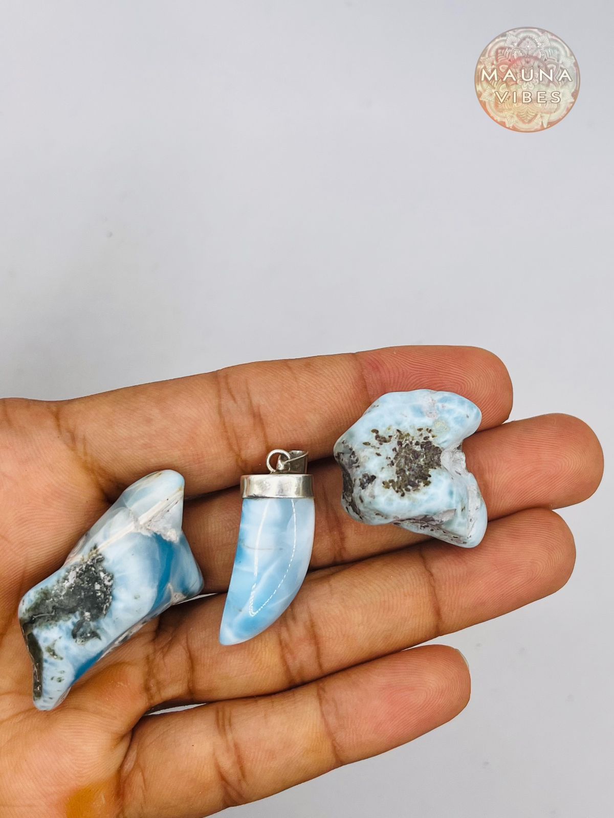 Colgante de colmillo de larimar para mujer y hombre: elaborado con larimar genuino y plata de ley 925.
