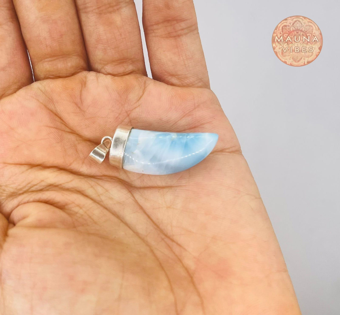 Colgante de colmillo de larimar para mujer y hombre: elaborado con larimar genuino y plata de ley 925.