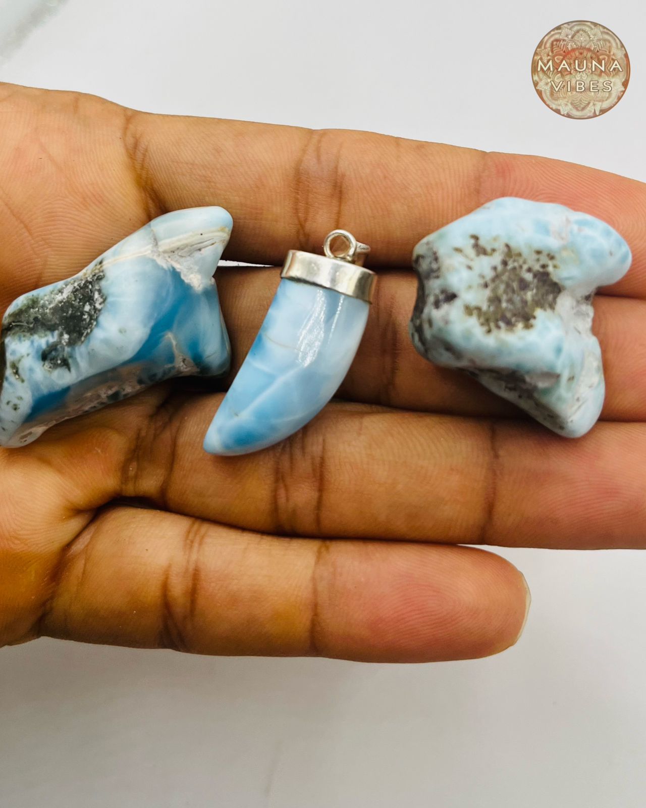 Colgante de colmillo de larimar para mujer y hombre: elaborado con larimar genuino y plata de ley 925.
