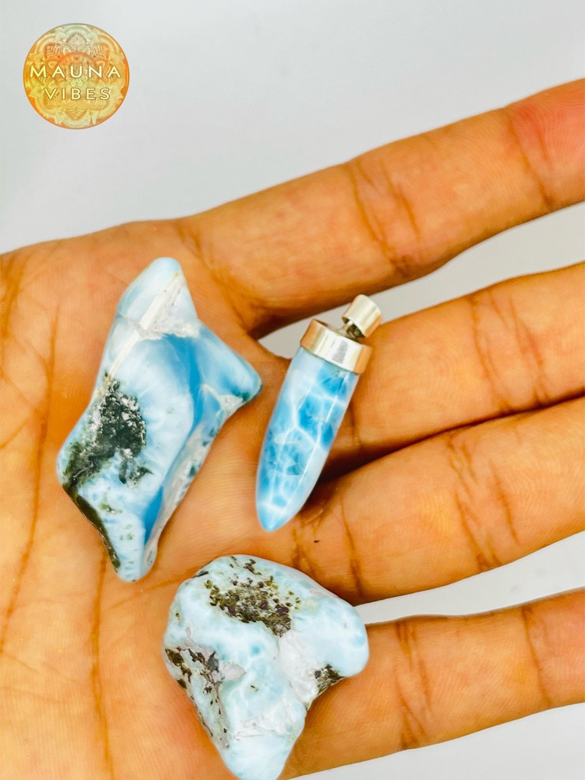 Colgante de colmillo de larimar para mujer y hombre: elaborado con larimar genuino y plata de ley 925.