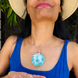 Dominican Larimar pendant in 925 sterling silver, close-up of the stone, for everyday wear, Mauna Vibes