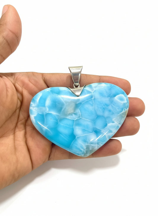 Gran colgante de corazón de larimar de 128 g: larimar dominicano exclusivo • Joyas con piedras preciosas llamativas • Pieza de colección excepcional
