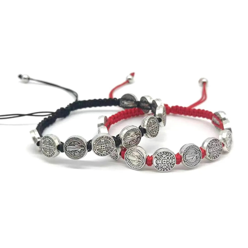 Pulsera de San Benito con Hilo Rojo – Amuleto de Protección y Buenas Energías