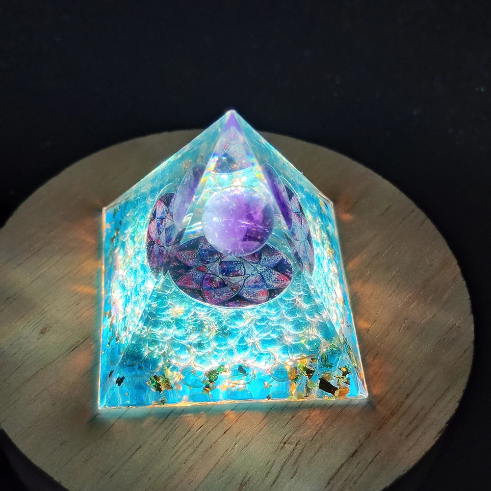 Pirámide de energía de orgonita con piedras preciosas naturales: sanación con cristales, herramienta para chakras, protección de cobre, antirradiación y CEM. El regalo espiritual perfecto.