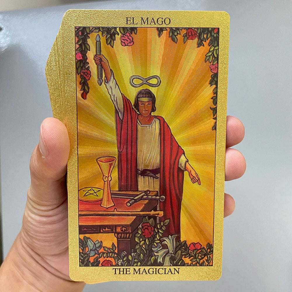 Baraja de Tarot El Loco – 78 Cartas Doradas en Español e Inglés – Incluye Guía Física para Principiantes y Expertos.