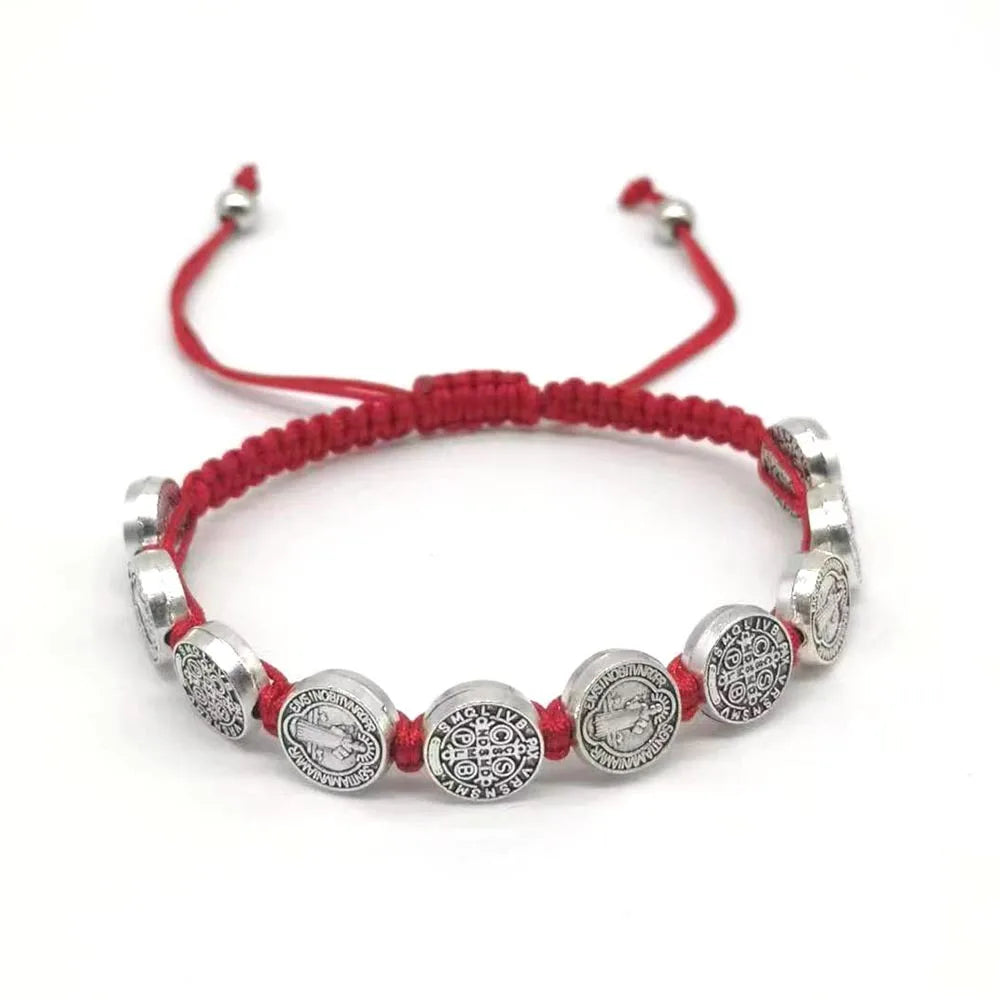 Pulsera de San Benito con Hilo Rojo – Amuleto de Protección y Buenas Energías
