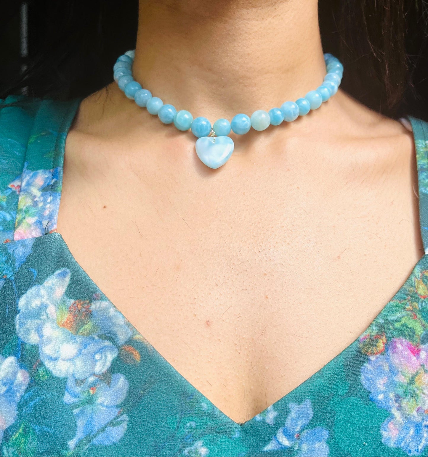 Gargantilla de Larimar con Corazón • Auténticas cuentas de Larimar de 8-9 mm • Regalo exclusivo para mujer