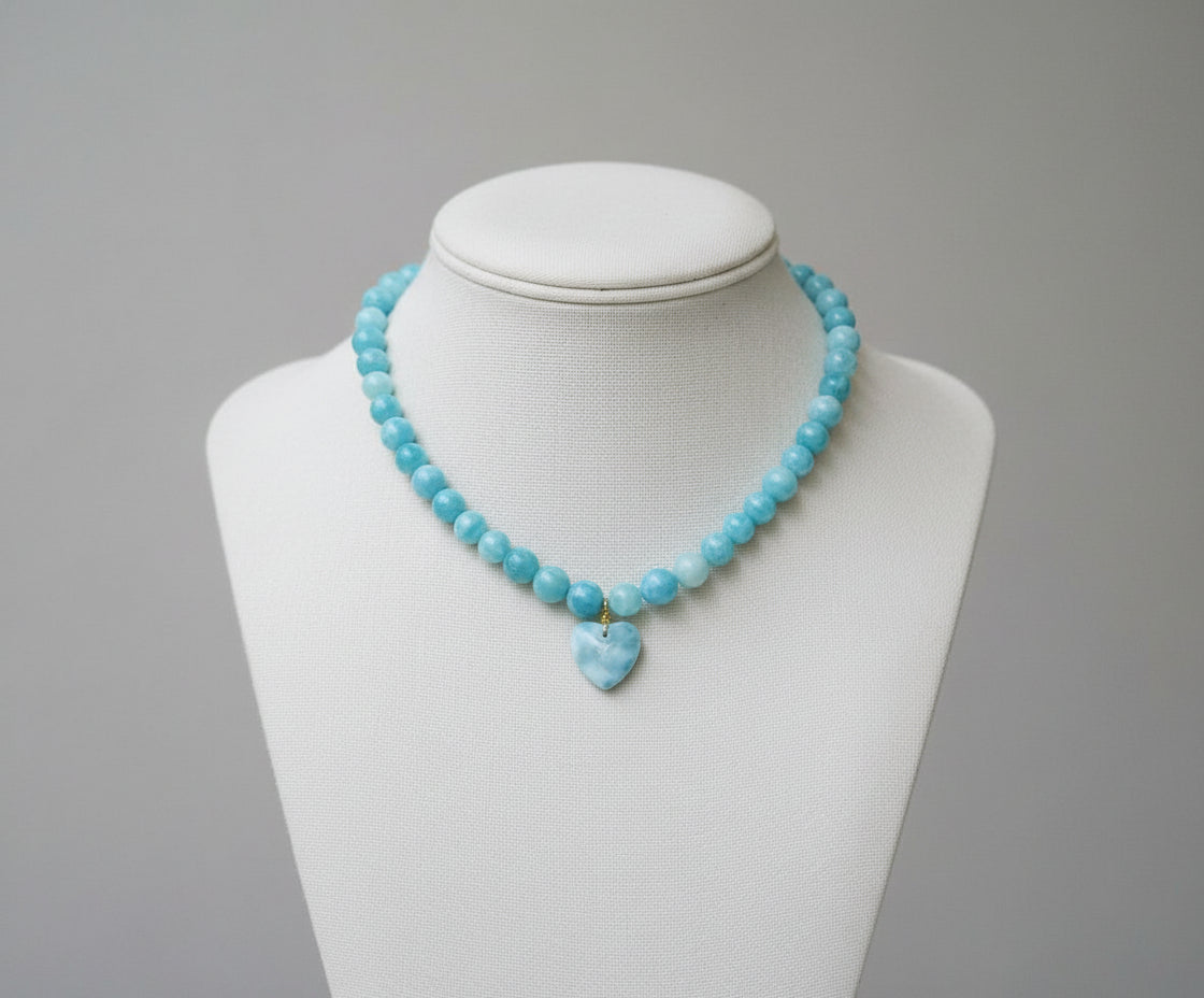Gargantilla de Larimar con Corazón • Auténticas cuentas de Larimar de 8-9 mm • Regalo exclusivo para mujer