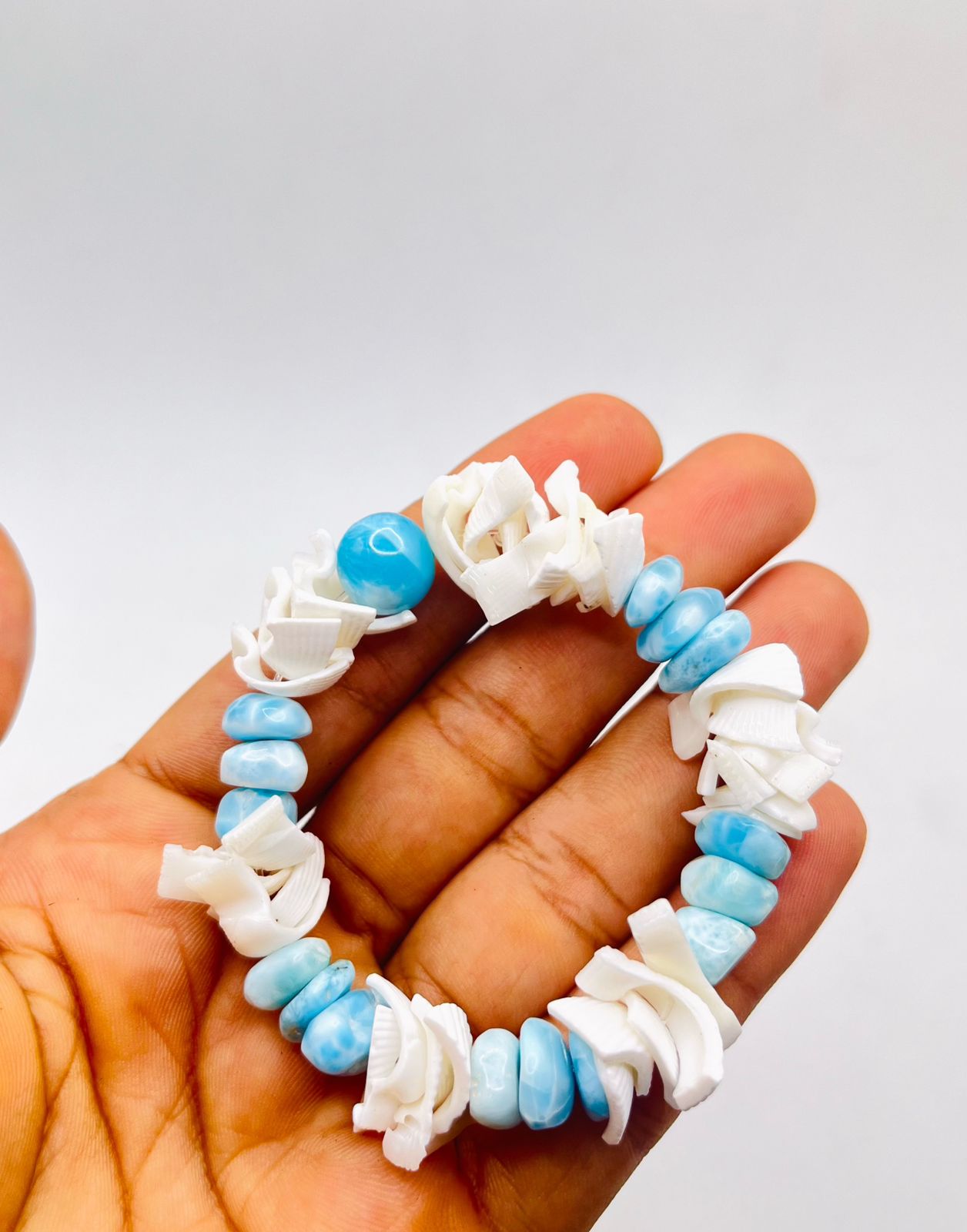 Larimar & Seashell Bracelet – Natural Larimar Chips with Center Bead | Handmade Ocean Jewelry | Christmas Gift for Her