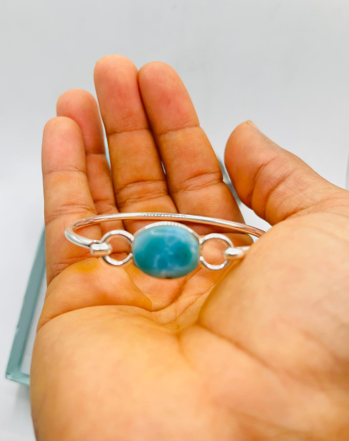 Pulsera minimalista de larimar de acero inoxidable | Piedra preciosa azul dominicana | Brazalete moderno sin cordones para mujer