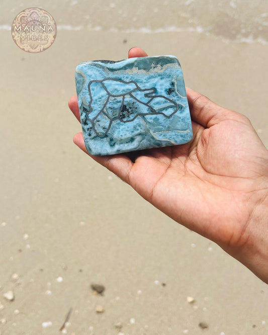 Losa de larimar tallada de República Dominicana: 214,6 g, piedra preciosa caribeña rara con contorno de mapa de isla dominicana: piedra larimar coleccionable.