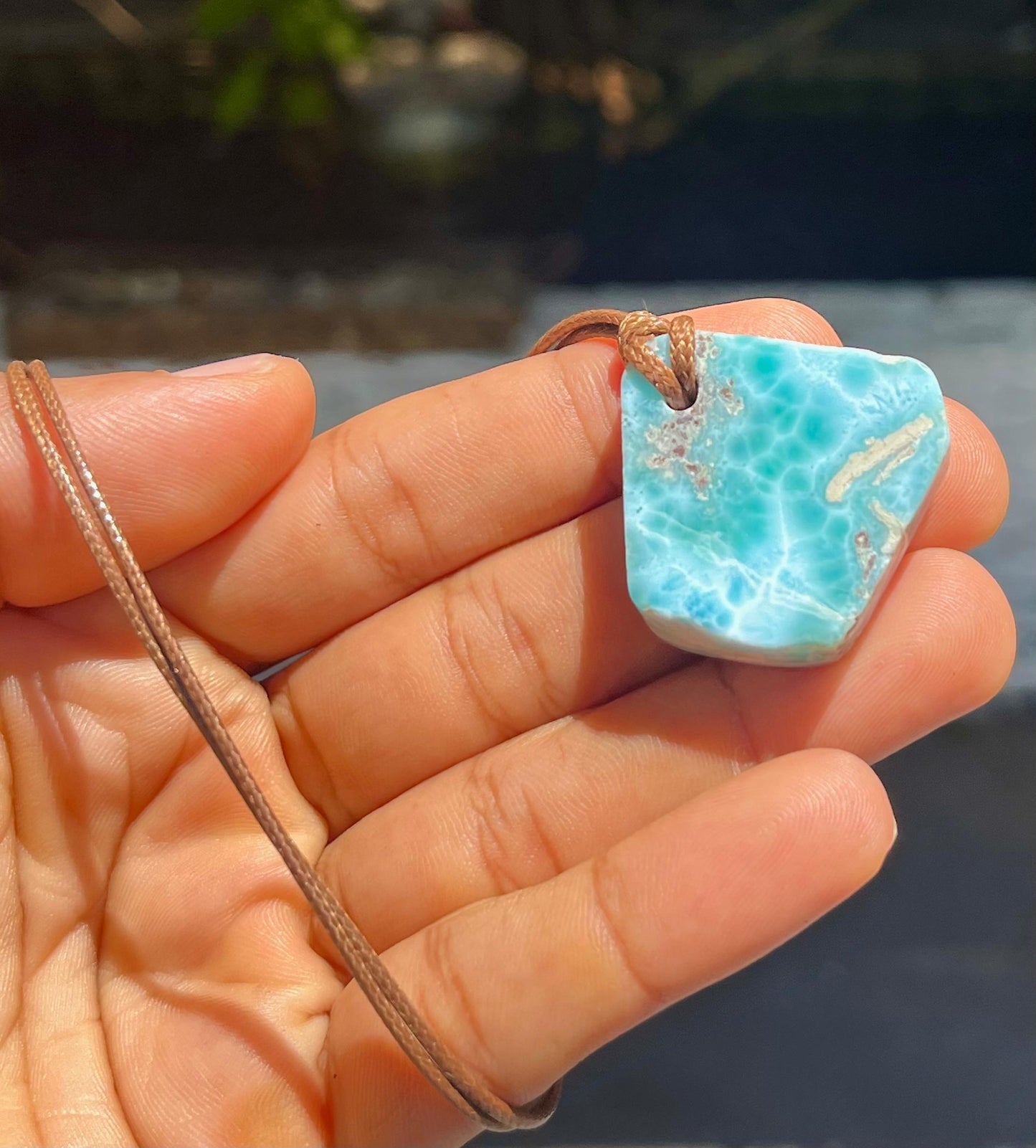 Collar con colgante de larimar en rodajas AAA, piedra preciosa azul dominicana, cuerda ajustable para hombre y mujer