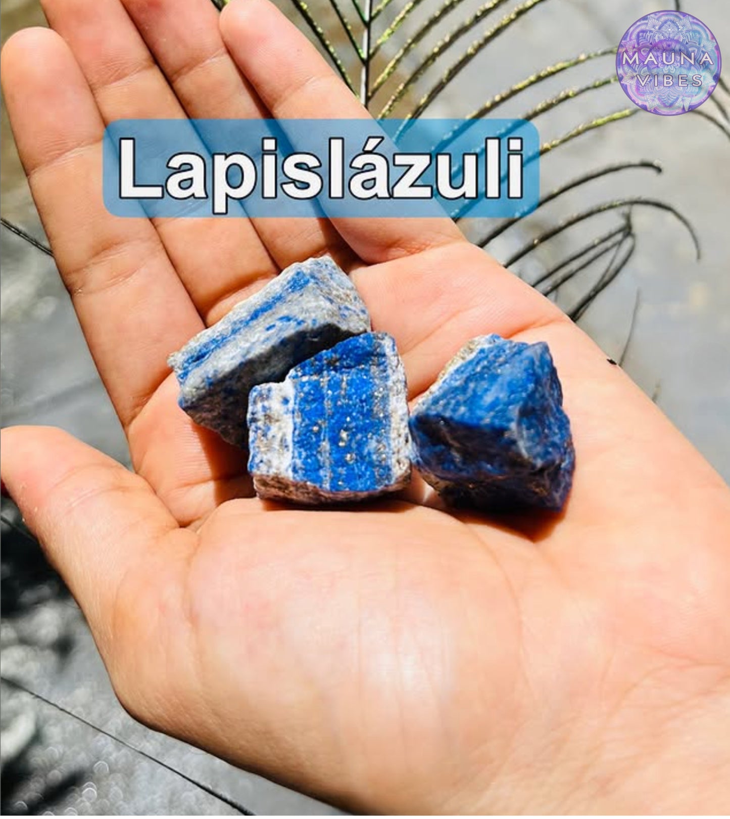 Piedra natural de lapislázuli en bruto: cristal de sabiduría, verdad y protección espiritual.